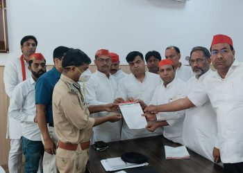 निष्पक्ष चुनाव को लेकर सपाइयों ने सौंपा ज्ञापन