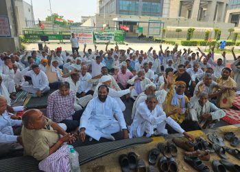 किसानों ने प्राधिकरण पर लगाया वादाखिलाफी आरोप, मागे पूरी होने तक जारी रहेगा आंदोलन