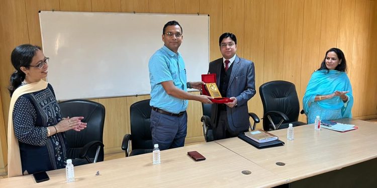 जीबीयू में जस्टिस एंड गवर्नेंस कैरियर इन लॉ ट्रेनिंग एंड प्लेसमेंट शीर्षक पर हुआ व्याख्यान