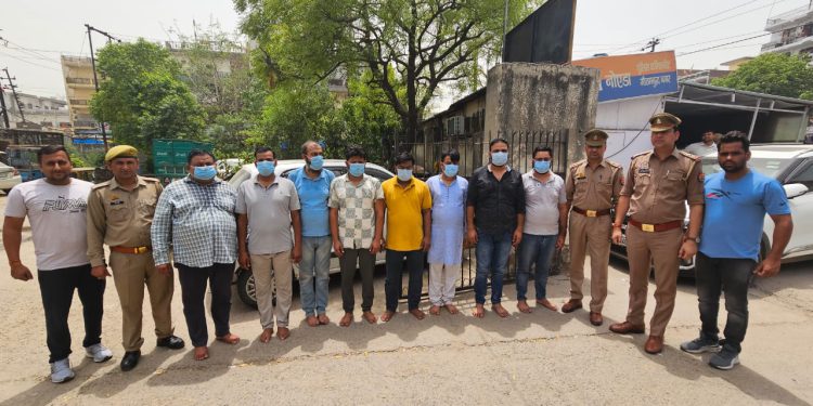 9वी फेल गिरोह के सरगना ने फर्जीवाड़ा कर बैंको को लगाया 23 करोड़ का चूना, 8 आरोपी गिरफ्तार