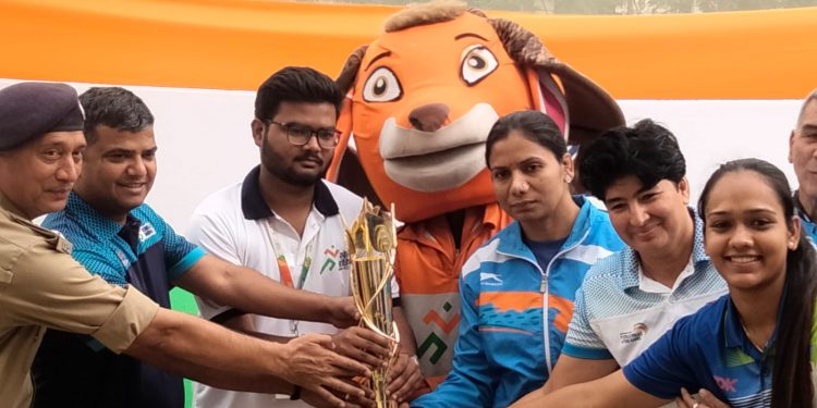 खेलो इंडिया यूनिवर्सिटी गेम्स के प्रचार प्रसार के लिए गौतम बुद्ध नगर में निकाली गई मशाल रैली