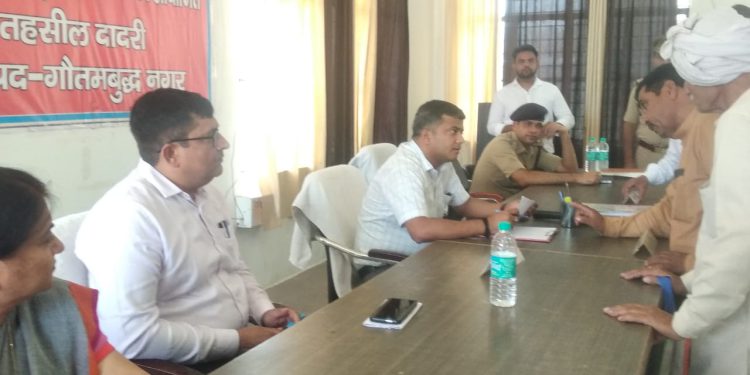 खाद के गड्ढों की जमीन पर अवैध कब्जे की शिकायत सही पाए जाने पर लेखपाल निलंबित