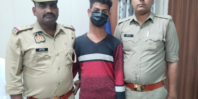 प्रेमिका की हत्या कर फरार चल रहे आरोपी प्रेमी को बिसरख पुलिस ने गिरफ्तार कर भेजा जेल
