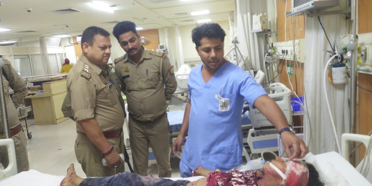 ईस्टर्न पेरीफेरल एक्सप्रेसवे पर बस और ट्रक की भिड़ंत में 28 लोग घायल, एक बच्चे की इलाज के दौरान हुई मौत