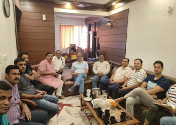 देविका गोल्ड होम्ज़ बिल्डर से परेशान निवासियों ने की बैठक, खटखटाएंगे कोर्ट का दरबाजा 