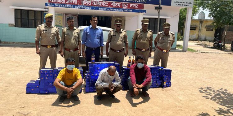 आबकारी विभाग और पुलिस ने संयुक्त कार्रवाई में तीन शराब तस्कर गिरफ्तार, लाखो की शराब बरामद