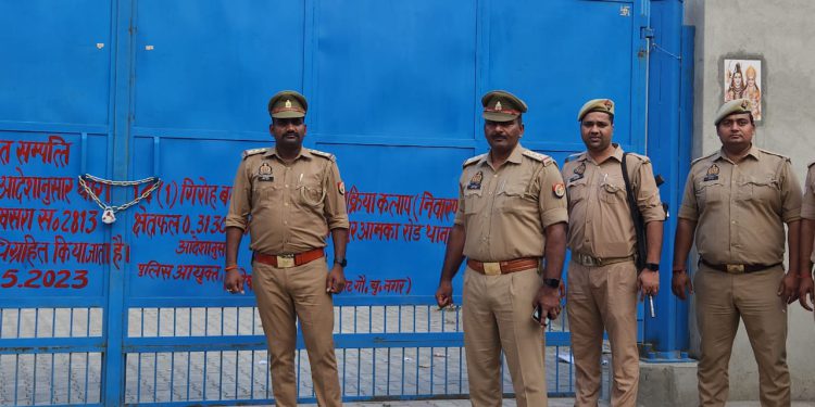 गैंगस्टर एक्ट में राजू पंडित की करोड़ों की संपत्ति पुलिस की सीज