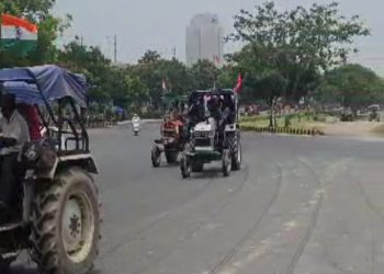 किसान सभा के नेतृत्व में किसानों ने प्राधिकरण के खिलाफ निकाली ऐतिहासिक ट्रेक्टर रैली
