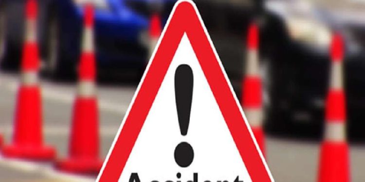 प्रयागराज में भीषण सड़क हादसा, घर के सामने बैठे परिवार के चार लोगों को तेज रफ्तार कार ने कुचला, मौत