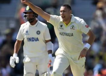 दूसरे दिन बल्लेबाजों का फ्लॉप शो, टीम इंडिया 318 रन पीछे