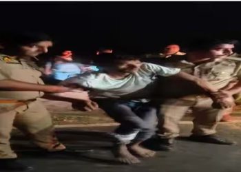 मुठभेड़ में पुलिस ने दो ईनामी बदमाशों को गोली मारकर किया गिरफ्तार