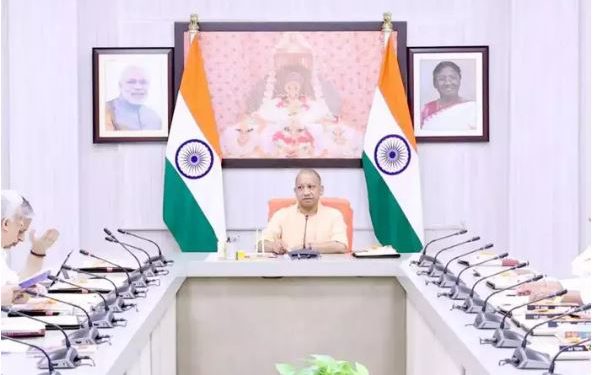 लू और भीषण गर्मी की चपेट में यूपी, सीएम योगी बोले-न हो कटौती, खरीदी जाए अतिरिक्त बिजली