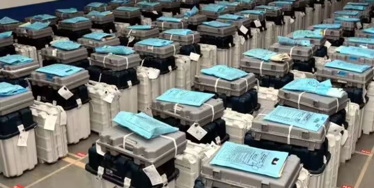 लोकसभा चुनाव के लिए निर्वाचन आयोग की तैयारी, देशभर में EVM और पेपरट्रेल मशीनों की जांच शुरू की