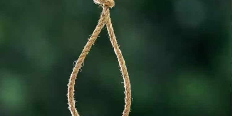 दर-दर ठोकर खाने के बाद भी नहीं मिला न्याय, रेप पीड़िता के पिता ने फांसी लगा कर दे दी जान