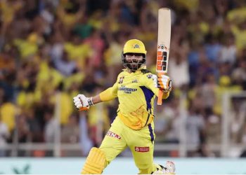 रवींद्र जडेजा ने इस क्रिकेटर को गिफ्ट किया फाइनल का बैट, 2 गेंदों में 10 रन ठोक सीएसके को दिलाई थी जीत