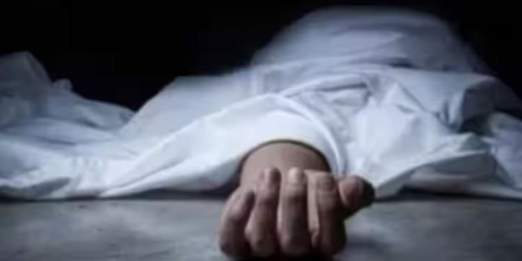 नोएडा में बिल्डिंग की 22वीं मंजिल से सिक्योरिटी गार्ड ने लगाई छलांग, गिरते ही तोड़ा दम