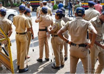 बुलंदशहर: BJP ब्लाक प्रमुख की गुंडई से तंग आकर पलायन को मजबूर हुए परिवार, घर के बाहर लगाए बोर्ड