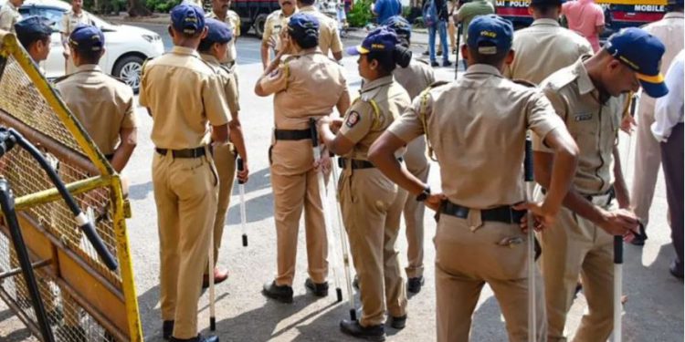 बुलंदशहर: BJP ब्लाक प्रमुख की गुंडई से तंग आकर पलायन को मजबूर हुए परिवार, घर के बाहर लगाए बोर्ड