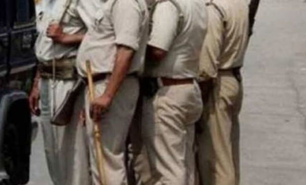 बृजपुरी में मोहम्मद जैद नामक शख्स ने 2 भाइयों पर किया चाकू से हमला, इलाके में पैरामिलिट्री फोर्स तैनात