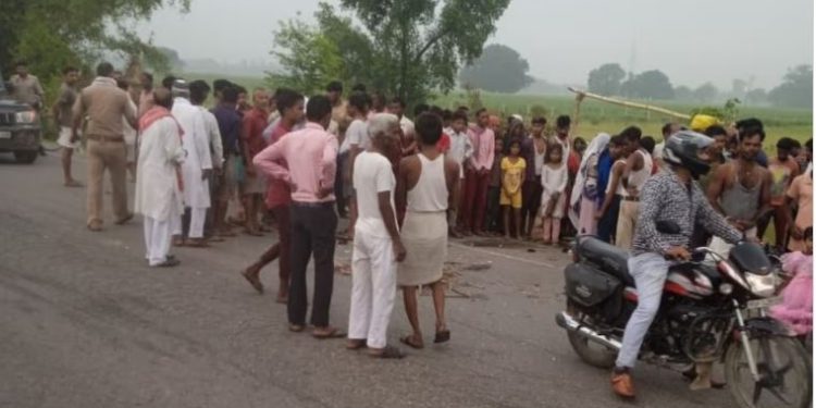 दिल दहला देने वाला सड़क हादसा, एक बाइक पर सवार थे 6 लोग…. हादसे में 5 की दर्दनाक मौत