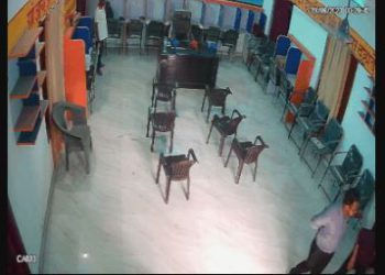 सीडीओ ने पंचायत सचिव को जड़ा थप्पड़, वीडियो वायरल, प्रदर्शन