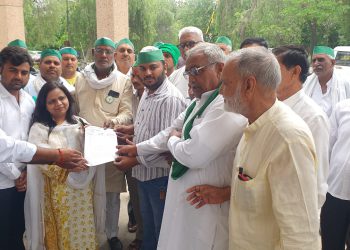 बीकेयू ने महिला पहलवानों को जंतर मंतर पर विरोध जारी रखने की अनुमति देने को लेकर राष्ट्रपति के नाम सौंपा ज्ञापन