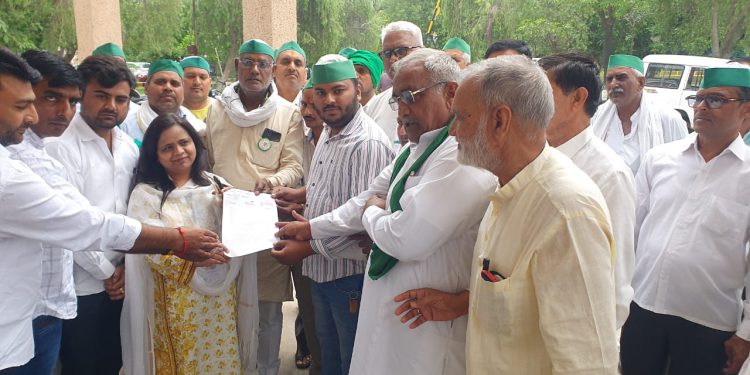 बीकेयू ने महिला पहलवानों को जंतर मंतर पर विरोध जारी रखने की अनुमति देने को लेकर राष्ट्रपति के नाम सौंपा ज्ञापन