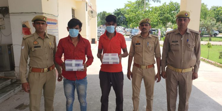 दो शातिर मोबाइल चोर गिरफ्तार, पांच चोरी के मोबाइल सहित तमंचा और कारतूस बरामद