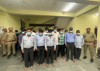 हॉस्टल में सिगरेट पीने को लेकर छात्र व सुरक्षाकर्मियों के बीच जमकर हुई मारपीट, वीडियो वायरल