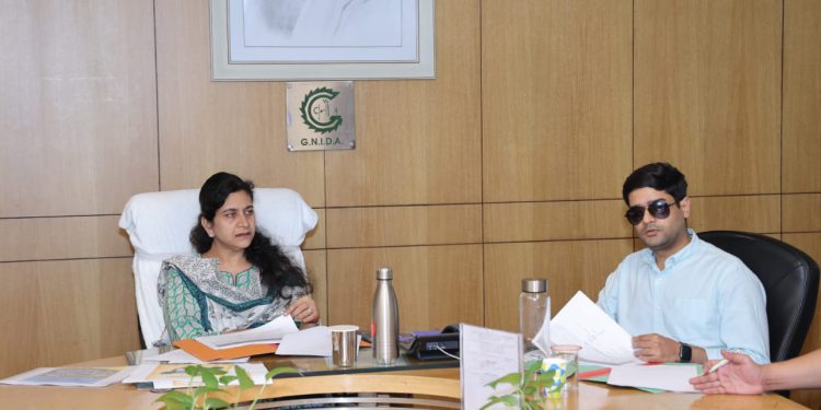 आठ औद्योगिक क्षेत्रों के लिए जमीन खरीदने में लापरवाही पर सीईओ ने कर्मचारियों पर की कार्रवाई