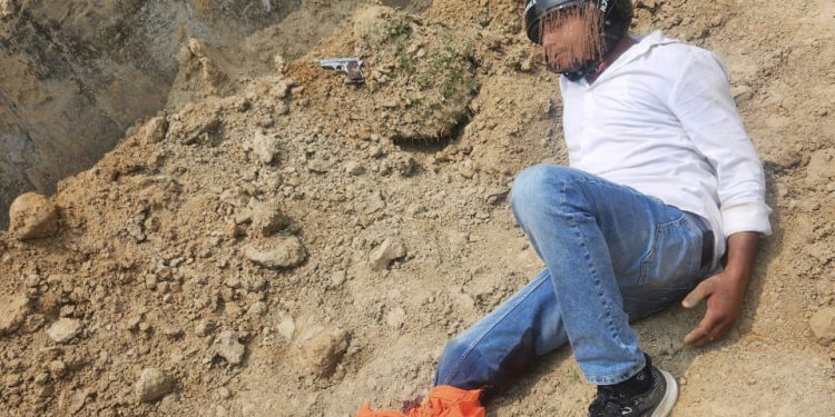 बाइक से लूट करने वाले बदमाशों से पुलिस की हुई मुठभेड़, एक बदमाश के पैर में लगी गोली दूसरा फरार