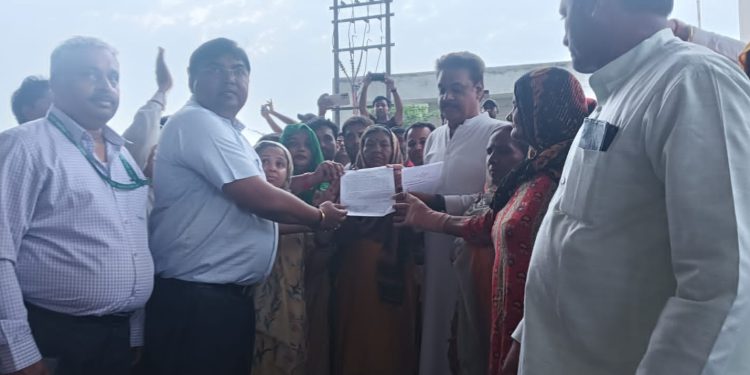 61 वे दिन किसानों का प्राधिकरण से समझौते के बाद धरना हुआ स्थगित, जेल से रिहा हुए किसान