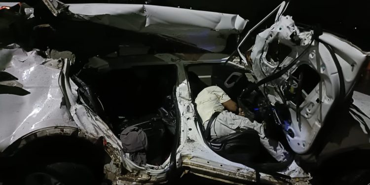 ईस्टर्न पेरीफेरल एक्सप्रेसवे पर सड़क हादसे में कार तीन लोगों की दर्दनाक मौत