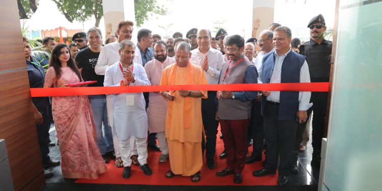 ग्रेटर नोएडा की पहली रोबोटिक कंपनी का सीएम योगी ने किया शुभारंभ