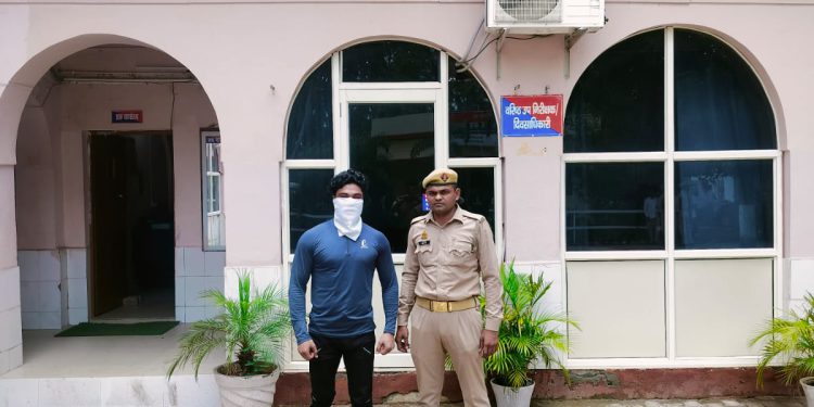 बिसरख पुलिस ने दुष्कर्म के मामले में फरार चल रहे आरोपी को गिरफ्तार कर जेल भेजा