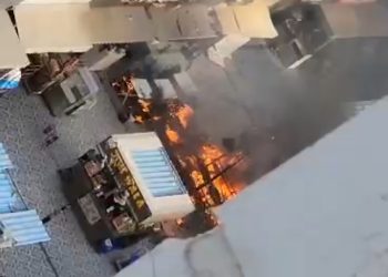 ग्रेटर नोएडा वेस्ट के चाइनीस फूड कॉर्नर में लगी आग, सारा सामान जलकर हुआ राख