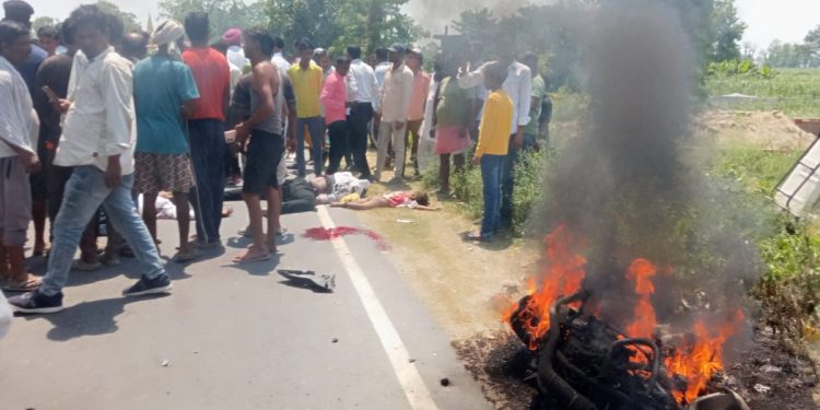 लखीमपुर खीरी में भीषण सड़क हादसा, कार-ट्रैक्टर में टक्कर, पति-पत्नी समेत चार की मौत