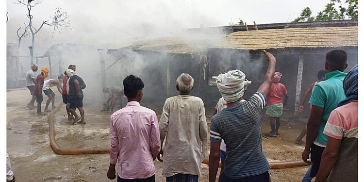 गोपालनगर अनुसूचित बस्ती में फिर लगी भीषण आग, 100 से अधिक लोगों के आशियाने राख, मची चीख-पुकार