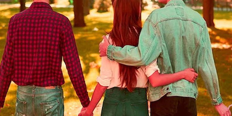 एक महिला के दो दावेदार, दोनों बता रहे अपनी-अपनी पत्नी, फैसला कराने में पुलिस के छूट गए पसीने