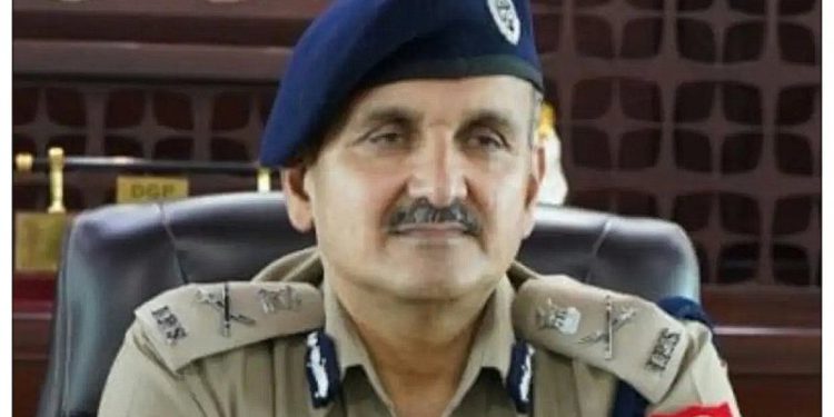 पूर्व DGP डी.एस. चौहान की बेटी को महंगे गिफ्ट मामले में एफिडेविट आया सामने,’…अपनी मर्जी से दी प्रॉपर्टी
