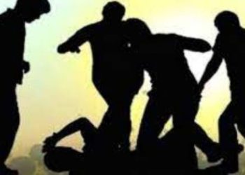 पत्नी समेत चार लोगों ने मिलकर पति को बेरहमी से पीटा, गुप्तांग में डाला डंडा, जानें- पूरा मामला