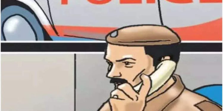 पत्नी को गले लगाकर पीठ पर मारी गोली, चीरती हुई पति के भी सीने में जा घुसी