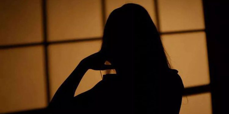 देहरादून: बस में शिक्षिका के चहरे पर स्प्रे डालकर की बदतमीजी