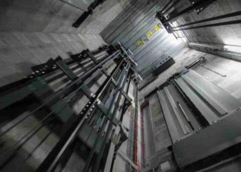 नोएडा में लिफ्ट टूटने से हुए हादसे में घायल सुपरवाइजर की इलाज के दौरान मौत