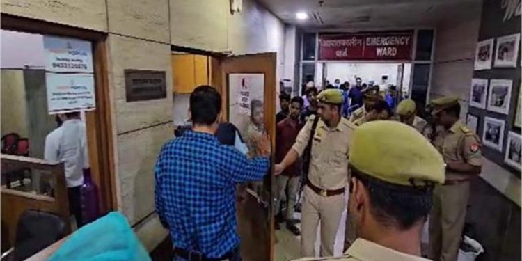 मेरठ में हाईटेंशन लाइन से टकराया कांवड़ियों का डीजे, हादसे में 5 की मौत