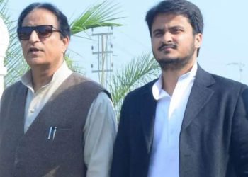 2 जन्म प्रमाण पत्र मामले में अब्दुल्ला खान को निर्दोष साबित करने के लिए मौसी ने दी गवाही