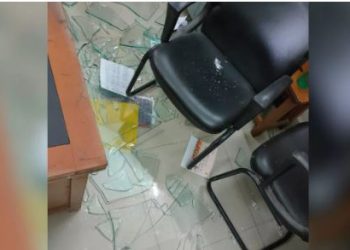 इलाहाबाद यूनिवर्सिटी में छात्र की मौत पर बवाल, सड़क जामकर तोड़फोड़, फाइलें फाड़ीं