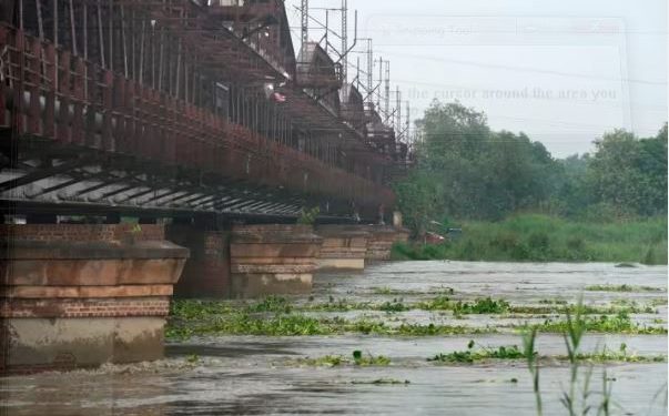 यमुना के जलस्तर ने खतरे के निशान को किया पार, बाढ़ के मुहाने पर राष्ट्रीय राजधानी