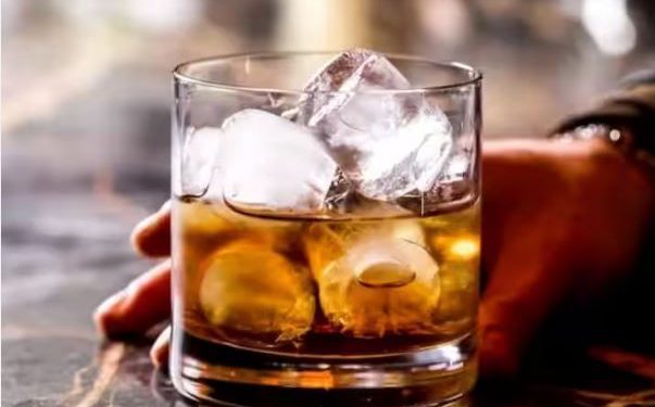 दिल्ली में चार दिन बंद रहेंगी शराब की दुकानें, केजरीवाल सरकार ने घोषित किया ड्राई डे