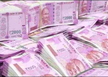 Noida: लक्जरी कार नहीं चेकिंग के दौरान ई-रिक्शा में मिले 45 लाख रुपये, आयकर विभाग तक पहुंचा मामला